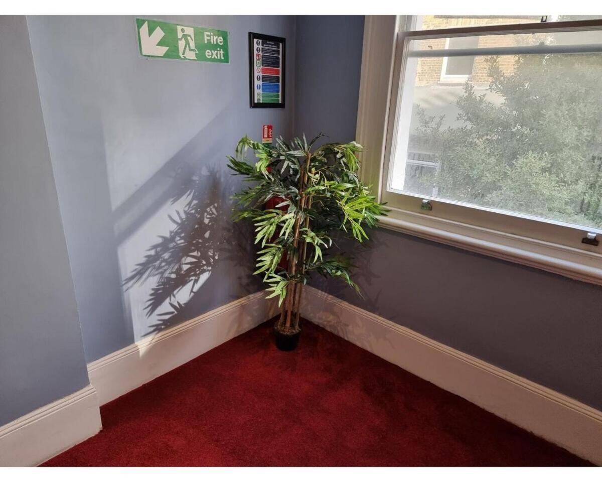 Fb2-Fantastic Basement Studio Good For 3 Near Hyde Park London Bilik gambar