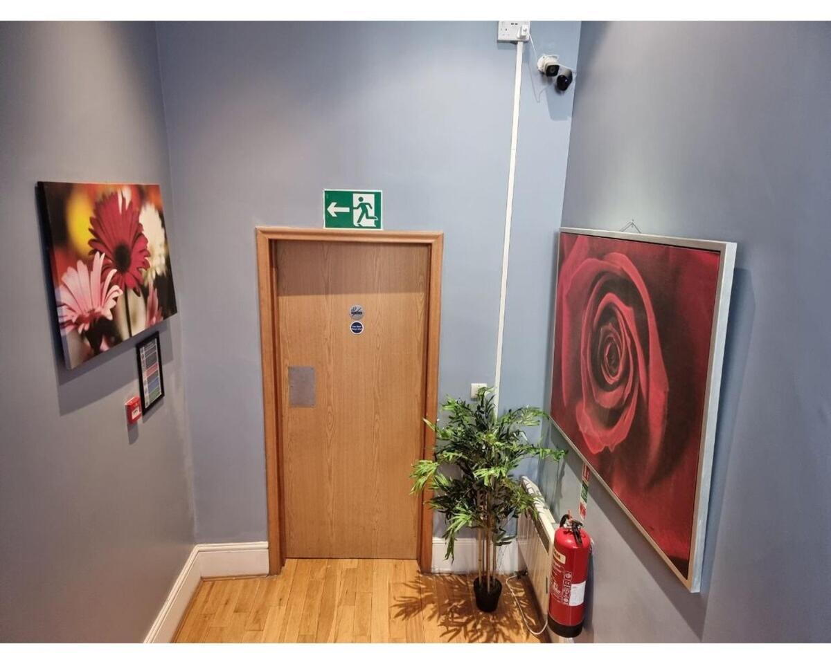 Fb2-Fantastic Basement Studio Good For 3 Near Hyde Park London Bilik gambar